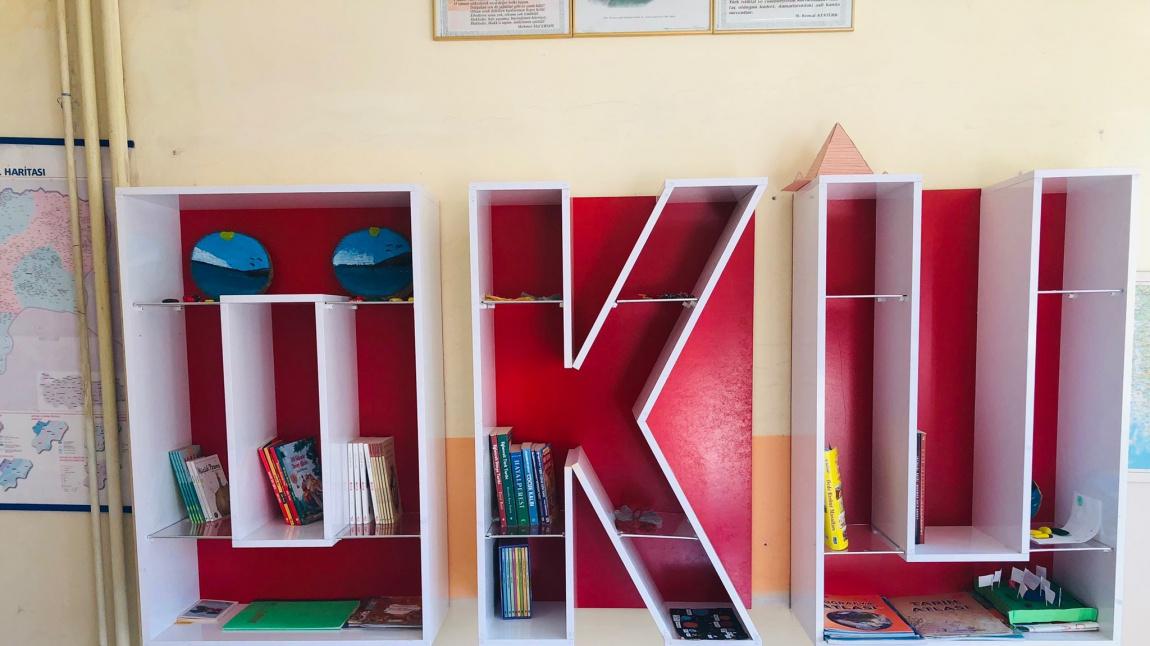 Kütüphane seferberliğinde Karşıköy İlk-Ortaokulu olarak bizde varız.